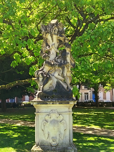 Square Annie Fratellini